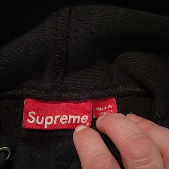 Black authentic Supreme hoodie - Picture 2 of 5